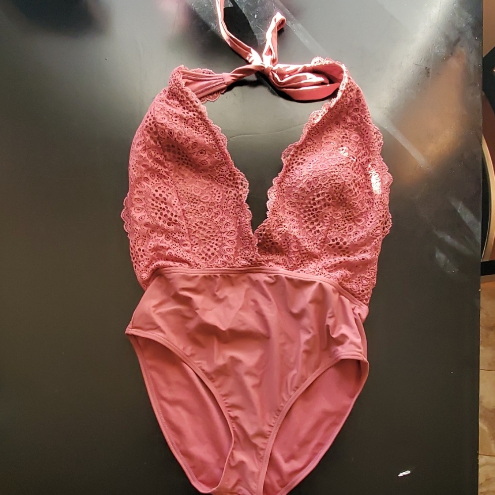 Low cut sexy one-piece swimsuit